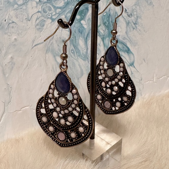 Jewelry - Blue and Pearlescent gem and bead Earrings